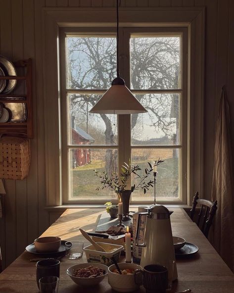 Swedish Cottage Interior, Cottage Kitchen Inspiration, Swedish Country House, Swedish Farmhouse, Swedish Cottage, Scandi Home, Cottage Interior, Swedish House, Cottage Interiors