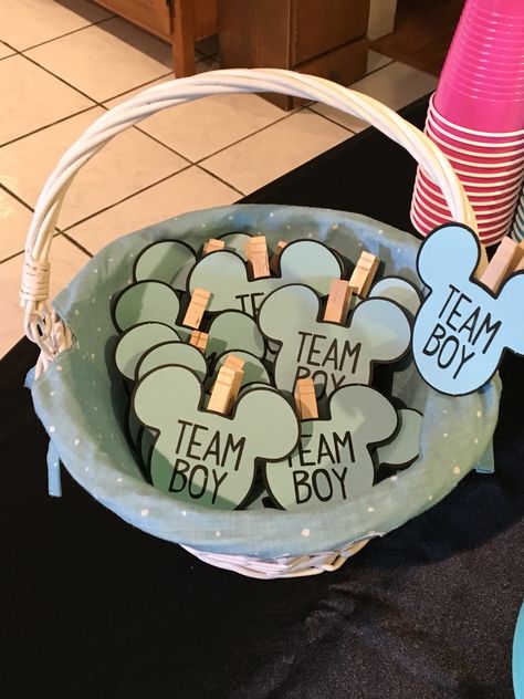 Disney Gender Reveal, Simple Gender Reveal, Gender Reveal Baby Shower Themes, Baby Gender Reveal Party Decorations, Gender Reveal Party Games, Pregnancy Gender Reveal, Gender Reveal Games, Idee Babyshower, Gender Reveal Party Theme