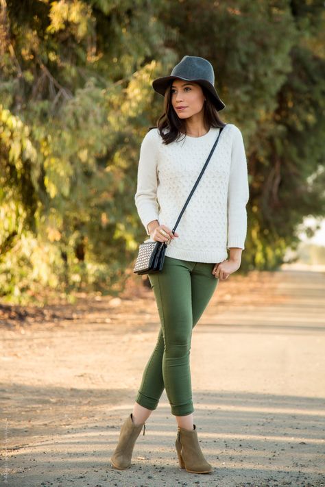 Olive Green Jeans Outfit, Olive Jeans Outfit, Green Jeans Outfit, Olive Pants Outfit, Olive Green Pants Outfit, Green Pants Outfit, Olive Leggings, Olive Clothing, Olive Green Jeans