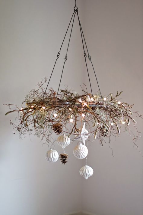 Christmas is a beautiful time of year but it can also be the time where people buy a whole lot of unnecessary things… which creates a whole lot of unnecessary waste. We have a list of sustainable eco-friendly and low-waste decor for all your Christmas decorating needs! Christmas decor: Hanging wreath, christmas lunch, Christmas themed chandelier, Christmas hanging wreath, Christmas tablescape, Christmas table styling. Click pin to find more sustainble Christmas decor ideas! Christmas Chandelier, Sustainable Christmas, Natural Christmas, Hanging Wreath, Christmas Wreaths For Front Door, Christmas Wreaths Diy, Scandinavian Christmas, Decoration Christmas, Christmas Deco