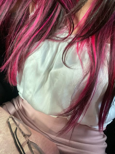 #pinkhair pink highlights Pink And White Highlights, Draculaura Hair, White Highlights, Pink Highlights, Dream Hair, Hair Colors, Clip Ins, Pink Hair, Pink And White