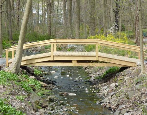 Yard Bridge, Garden Bridge Design, Backyard Bridges, Outdoor Bridges, Bridge Ideas, Pond Bridge, Backyard Walkway, Backyard Fireplace, Yard Project