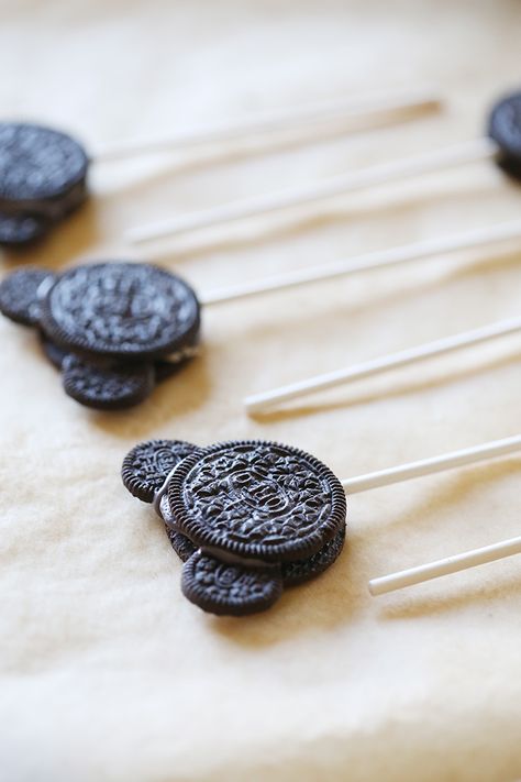 Oreo Cake Pops, Oreo Cookie Pops, Easy Easter Treats, Make Your Own Chocolate, 4th Of July Desserts, Oreo Pops, Cookie Pops, Oreo Cake, 100th Birthday