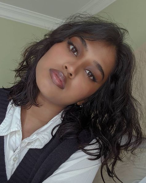 Padma Patil, South Asian Women, Dark Skin Models, Girls Short Haircuts, Blonde Hair Girl, Asian Short Hair, Curly Girl Hairstyles, Face Photography, Relaxed Hair