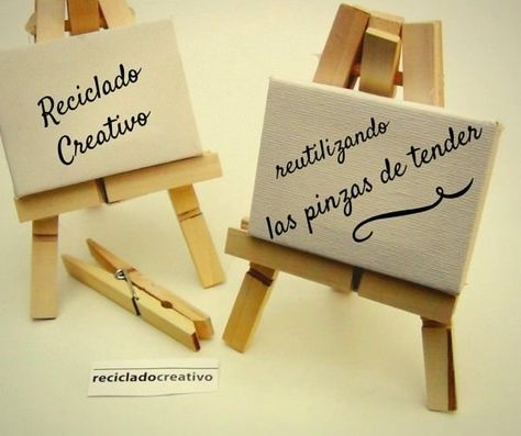 A Mini Easel From Clothespins Do-It-Yourself Ideas Wood & Organic Diy Easel, Clothespin Diy Crafts, Clothespins Diy, Clothespin Bag, Mini Easel, Wooden Clothespins, Popsicle Stick Crafts, Easels, Clothes Pin Crafts