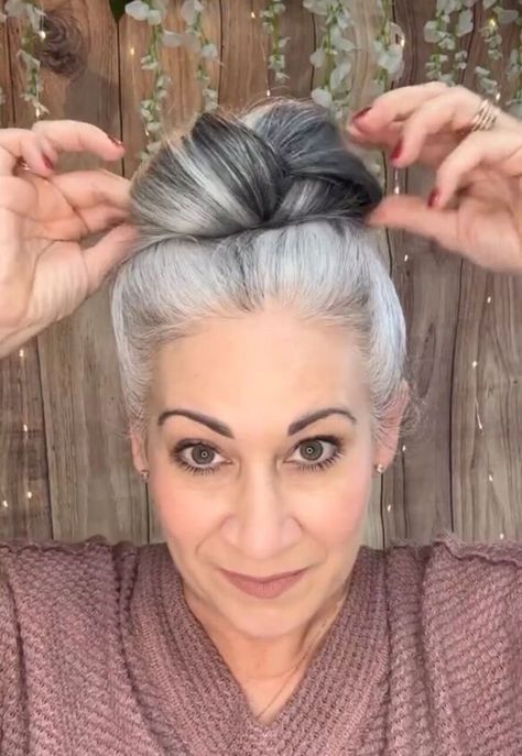 Christmas Hairdos, Grey Hair Updos, Hairstyles Designs, My Hairstyle, Cute Bun, Women's Haircuts, High Bun Hair, Cute Bun Hairstyles, Short Hair Updo Tutorial