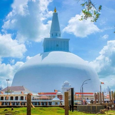 Sri Lanka Beautiful Places, Ruwanweli Maha Seya, Sri Maha Bodhi, Buddhist Stupa, Great Places To Travel, Warriors Wallpaper, Father Images, Wallpaper Nature Flowers, Wallpaper Nature