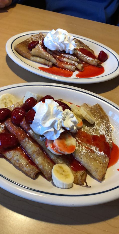 Fake Breakfast Photos, Breakfast Fake Snap, Strawberry Crepe Aesthetic, Miami Breakfast, Ihop Breakfast Snapchat, Ihop Food, Ihop Pancakes Aesthetic, Breakfast Cravings, Food Esthetics