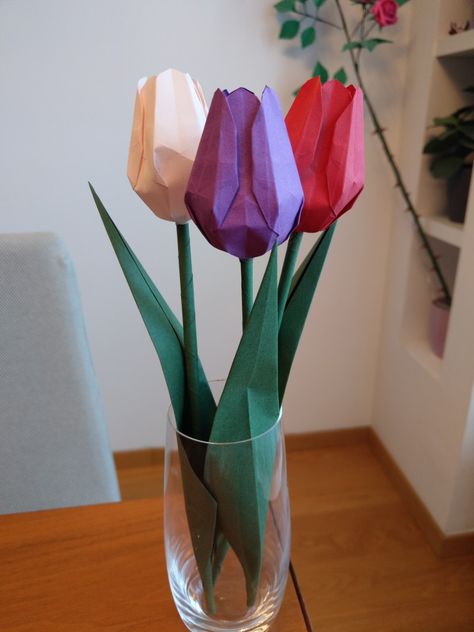 Tulip Flower Origami, How To Make Paper Tulips, How To Make Tulips Paper Flowers, Paper Tulips Bouquet, Tulip Paper Flower, Diy Tulip Flower, Tulip Origami, Paper Flower Bouquet Diy, Paper Tulips