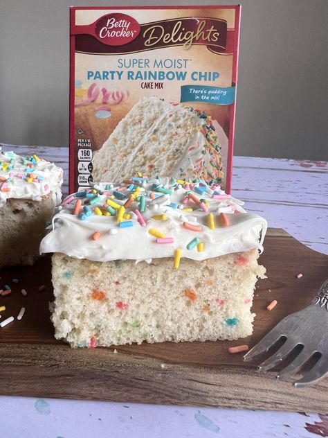 Betty Crocker Cake Mix Hacks, Confetti Box Cake Mix Hacks, Betty Crocker Cake Mix Recipes, Confetti Cake Recipe, Funfetti Cake Mix Recipes, Confetti Cake Recipes, Moist White Cake, Betty Crocker Cake Mix, Box Cake Recipes