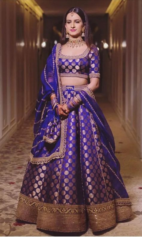 Stunning Sabyasachi Blouse Designs To Slay Your Wedding Look Sabyasachi Blouse Designs, Sabyasachi Blouse, Sabyasachi Lehengas, Sabyasachi Collection, Lehenga Saree Design, Simple Lehenga, Sabyasachi Lehenga, Wedding Lehenga Designs, Lehenga Designs Simple