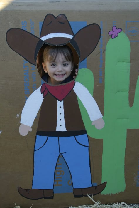 home made cowboy photo booth Western Party Photo Booth, Cowboy Trunk Or Treat, Waddler Activities, Western Trunk Or Treat, Cowboy Photo Booth, Gingerbread Cowboy, Family Reunion Decorations, Halloween Bats Crafts, Wild West Games