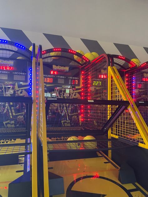 Arcade Basketball Aesthetic, Aesthetic Settings, Aesthetic Basketball, Arcade Aesthetic, Sully Family, Cute Dates, Basketball Aesthetic, Architect Interior Design, Parc D'attraction