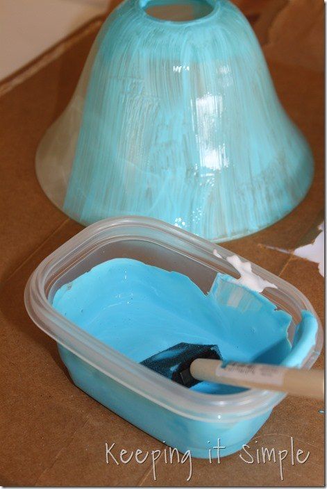 Glass Spray Paint, Blue Pendant Light, Diy Pendant Light, Glass Light Shades, Blue Ceilings, Diy Lampe, Glass Lamp Shade, Globe Lights, Mod Podge