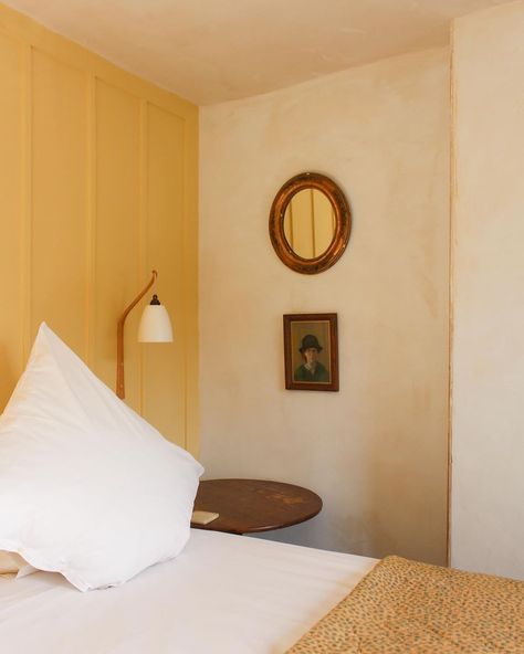 Nothing like a blast of cheery yellow in Spring! 🌟

Seen here in one of the bedrooms at @bullinn_totnes, the bold panelling in our mustard shade Humpty Dumpty sits perfectly alongside the softly plastered walls.

Ready for a bit of sunshine in your life? Tap the pin in our bio to order your Humpty Dumpty sample pot 🍋

#earthbornpaints #decor #homeinspo #interior #familyhomedecor #housegoals #homedecor #diy #earthbornbyme