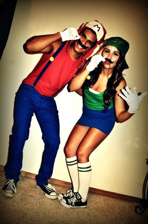 Luigi Halloween Costume, Bonnie And Clyde Halloween Costume, Original Halloween Costumes, Mario Costume, Couple Costumes, Holloween Costume, Hallowen Costume, Cute Couple Halloween Costumes, Masks Diy