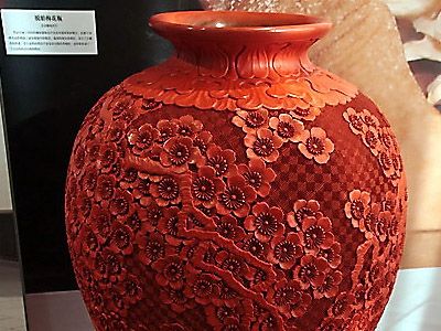 Chinese Lacquerware Chinese Lacquerware, Chinese Arts And Crafts, Chinese Lacquer, Art Chinois, Chinese Decor, Asian Home Decor, World Decor, Chinoiserie Chic, Asian Decor