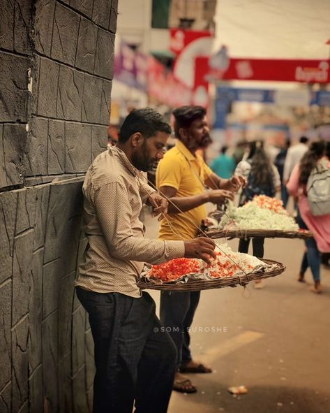 Frames 📸📸 of Pune Streets #streetphotography #streetphotographyindia #streetphotographyinternational #streetphotographymumbai #streetphotographyincolors #streetphotographyworldwide #streetphotographybnw #streetphotographyday Photography Day, Pune, Street Photography, Mumbai, Color