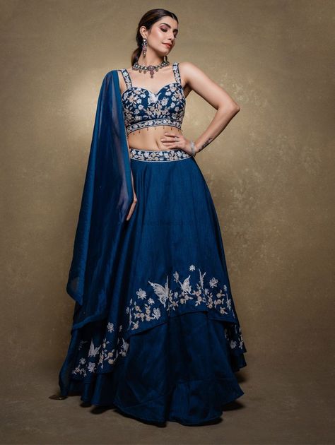 Lehenga Saree Design, Latest Bridal Lehenga, Lehenga Designs Simple, Indian Dresses Traditional, Traditional Indian Outfits, Indian Bridal Outfits, Designer Party Wear Dresses, Party Wear Indian Dresses, Lehenga Designs