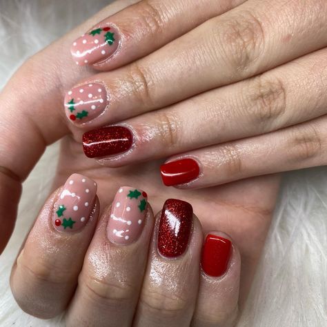 Mistletoe Nail Art, Holly Nails, Berry Nails, Christmas Gel, Christmas Gel Nails, Classy Christmas, Christmas Nails Acrylic, Natural Christmas, Xmas Nails