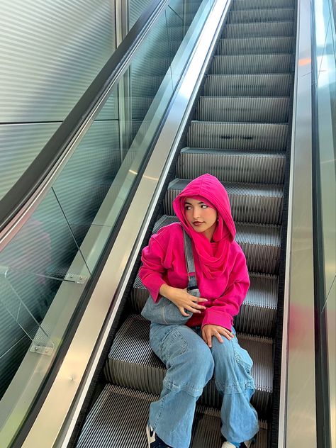 Hot Pink Hijab Outfit, Hijab Hoodie Outfit, Pink Hijab Outfit, Jordans Blue, Hijab Hoodie, Hot Pink Outfit, Pink Hijab, Outfit Jean, Jean Bag