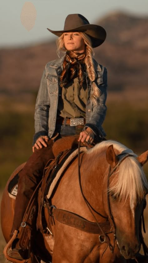 Cowgirl Photography, Cowgirl Photoshoot, Cowgirl Pictures, Wild Rags, Western Photography, Wilde Westen, Looks Country, Cowgirl Aesthetic, Estilo Country