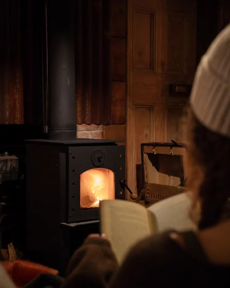 Fire ✔️ Book ✔️ Nothing else ✔️ 📷 @nanikanter & @roadynz Winter Cabin, Little Cabin, Dark Cottagecore, Cabin Life, Life Well Lived, Cabin In The Woods, Wood Burning Stove, Cabins In The Woods, Cozy Cabin