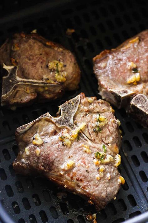 minced garlic covered air fryer lamb chops Slow Cook Lamb, Lamb Loin Chop Recipes, Grilled Lamb Chop Recipes, Roasted Lamb Chops, Cooking Lamb Chops, Lamb Roast Recipe, Lamb Chops Recipe, Cook Lamb, Lamb Tagine