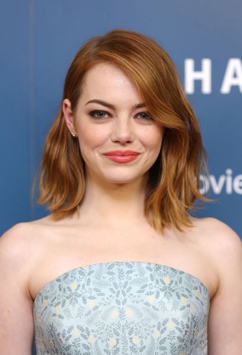 Emma Stone Emma Stone Haircut, Highlighted Bob, Longbob Hair, Celebrities Hairstyles, Emma Stone Hair, Asymmetrical Haircut, Color Rubio, Dark Red Hair, Bob Haircut For Fine Hair