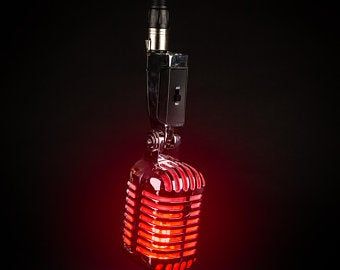 Microphone Lamp, Lampe Steampunk, Home Recording Studio Setup, Rustic Hardware, Steampunk Lamp, Vintage Microphone, Red Led, Look Vintage, Micro Onde