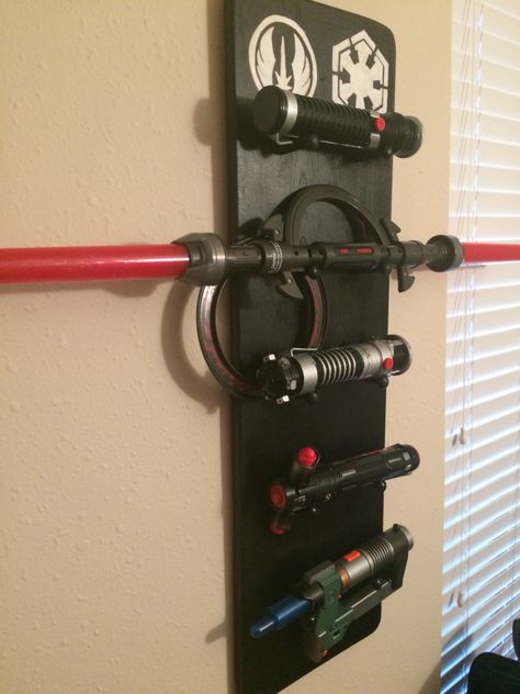 Lightsaber holder for my son's room Lightsaber Display Ideas, Nursery Space Theme, Lightsaber Holder, Star Wars Boys Room, Star Wars Room Decor, Decoracion Star Wars, Star Wars Bedroom, Nursery Space, Star Wars Crafts