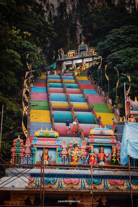 The two of us walking down a big stairs painted in rainbow colors surrounded by trees, leading to a cave at the top in a limestone mountains and the colorful entrance of a Hindu temple in front of the stairs. Kuala Lumpur Travel, Jaipur Travel, Kuala Lumpur City, Batu Caves, Malaysia Travel, Kuala Lumpur Malaysia, Round The World, India Travel, Magical Places