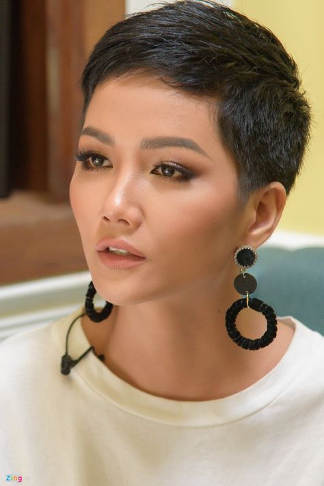 Asian Pixie Cut, Women Pixie Cut, Asian Haircut, Really Short Hair, Short Hair Pixie Cuts, Asian Short Hair, Super Short Hair, Choppy Hair, Sassy Hair