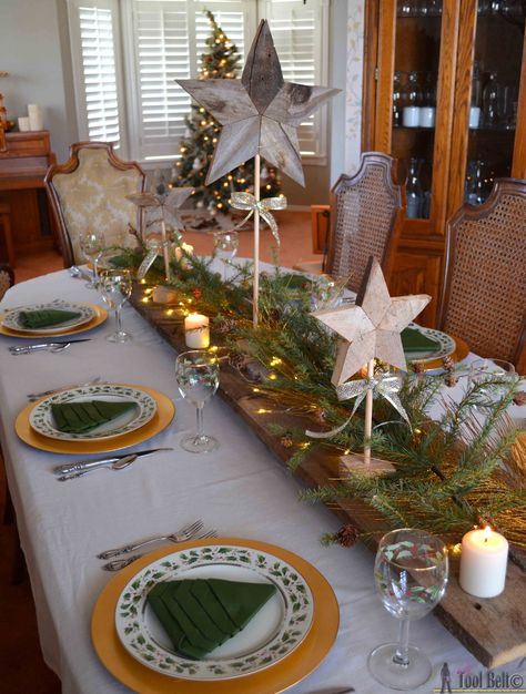 Easily add natural elements into your Christmas decor with these simple patchwork rustic stars.  Free pattern and tutorial. Made To Be A Momma, Star Centerpieces, Ward Christmas Party, Wooden Crafts Diy, Barn Wood Projects, Christmas Table Centerpieces, Natural Decor, Shop Projects, Gold Christmas Decorations