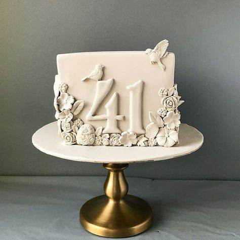 Bas Relief Cake, Globe Cake, Elegant Cake Design, Book Cakes, Cake Models, Unique Birthday Cakes, Christmas Cake Designs, Luxury Cake, Elegant Birthday Cakes