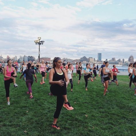 It's officially here — check out the complete list of free outdoor workout classes in Hoboken this summer for Fitness in the Park 2019. Back And Shoulder Workout, 30 Day Ab Challenge, What Is Hiit, Park Workout, Workout Classes, Wod Workout, Outdoor Workout, Kickboxing Workout, Abs Workout Routines