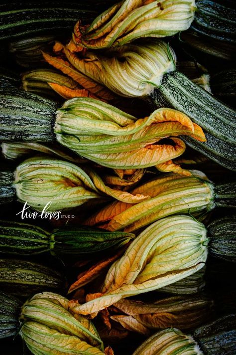 Capture beautiful travel food photos with these simple tips that will make your vacation photos look like they are straight out of travel magazine.  Sure. #twolovesstudio #beautifulcuisine #foodbloggerpro #foodphotography #learnfoodphotography #foodblogger #learnphotography #foodstyling #travelphotos #travelfoodphotos South Korean Food, Food Photography Tutorial, Zucchini Flowers, Squash Blossoms, Food Styling Photography, Photography Tricks, Korean Street Food, Beautiful Food Photography, Food Photography Tips