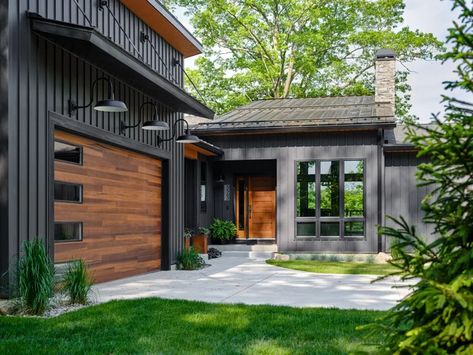 Dark Grey Houses, Black Houses, Steel Siding, Exterior House Color, Cabin Exterior, Dark House, Home Exterior Makeover, Cedar Homes, Grey Houses