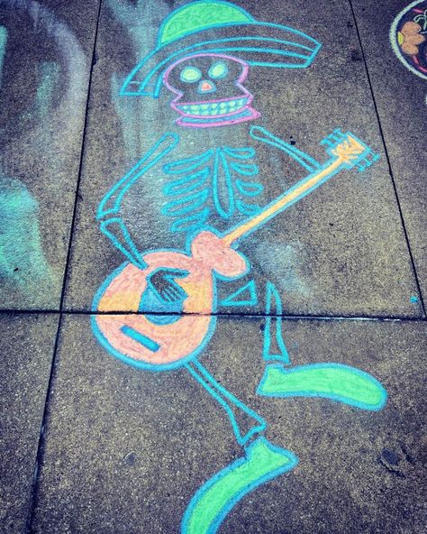 Pumpkin Sidewalk Chalk Art, Skeleton Chalk Art, Spooky Chalk Art, Kids Chalk Art, Halloween Chalk Drawings, Halloween Chalk Art Easy, Halloween Chalk Ideas, Halloween Sidewalk Chalk Art, Chalk Art Halloween