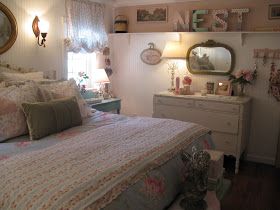 Cottage Cozy, Cozy Bedrooms, Rose Vine, Bedroom Updates, Cottage Bedroom, Beautiful Rooms, Beautiful Bedroom, Vintage Bedroom, Pretty Room