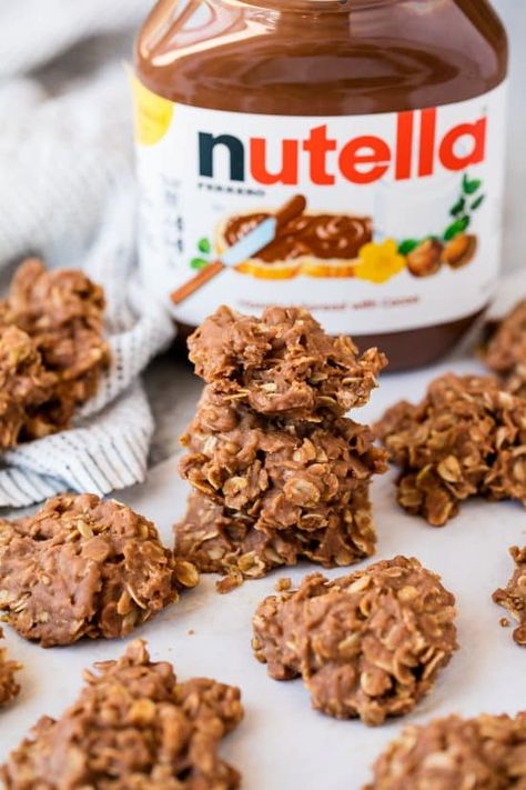 Classic no bake cookies get a Nutella twist in these Peanut Butter Nutella No Bake Cookies. Nutella lovers will go crazy over these super easy cookies. Nutella No Bake Cookies, Super Easy Cookies, Nutella No Bake, Classic No Bake Cookies, Nutella Cookie, Nutella Lover, Peanut Butter Nutella, Nutella Desserts, Nutella Brownies