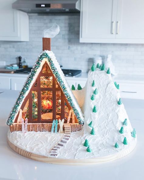 Ski Gingerbread House, Original Gingerbread House Ideas, Gingerbread Creations Ideas, Santa’s Workshop Gingerbread House, Bakery Gingerbread House, Farmhouse Gingerbread House, Gingerbread House Fancy, Ski Chalet Gingerbread House, Disney Gingerbread House Ideas