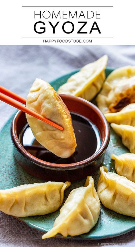 Gyoza Dumplings Recipe, Gyoza Recipe, Gyoza Dumplings, Potstickers Recipe, Beef Dumplings, Japanese Dumplings, Pork Dumplings, Pork Dumpling, Chinese Dumplings