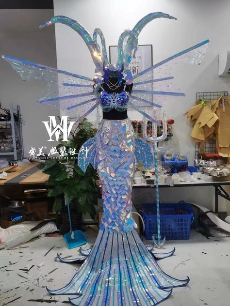 Ocean Costume Ideas Sea Theme, Poseidon Costume, Glowing Mermaid, Gogo Costume, Ocean Dress, Mermaid Board, Creative Costume, Bar Dance, Drag Queen Outfits