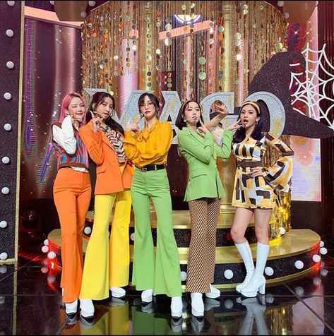 Walpurgis Night, 70s Outfits, G Friend, Vintage Fits, Kpop Outfits, Stage Outfits, Kpop Fashion, Retro Outfits, Dance Outfits