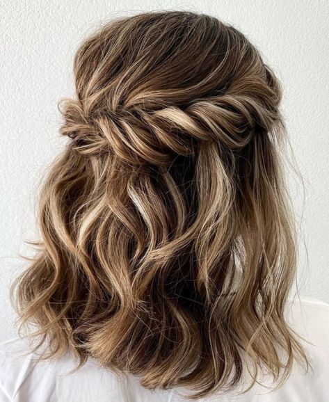 Half Updo Wedding Guest Hairstyle Wedding Guest Updo, Natural Hair Updo Wedding, Easy Wedding Guest Hairstyles, Guest Hair, Fishtail Braid, Wedding Guest Hairstyles, Natural Hair Updo, Short Wedding Hair, Penteado Cabelo Curto