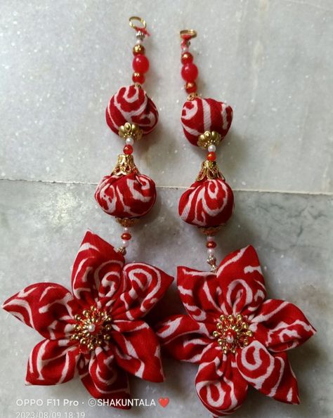 Latkan Ideas, Blouse Hangings, Latkan Design, Blouse Latkan, Tassels Fashion Clothing, Saree Tassels Designs, Diy Hair Accessories Ribbon, Blouse Designs Catalogue, Saree Tassels