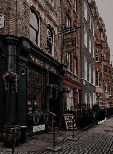 Dark Aesthetic Architecture, 1800s City Aesthetic, Dark Academia City Aesthetic, Dark Acedima Aesthetic Wallpaper, Victorian City Aesthetic, Dark Academia Astethic, London Core Aesthetic, Dark London Aesthetic, Vintage London Aesthetic