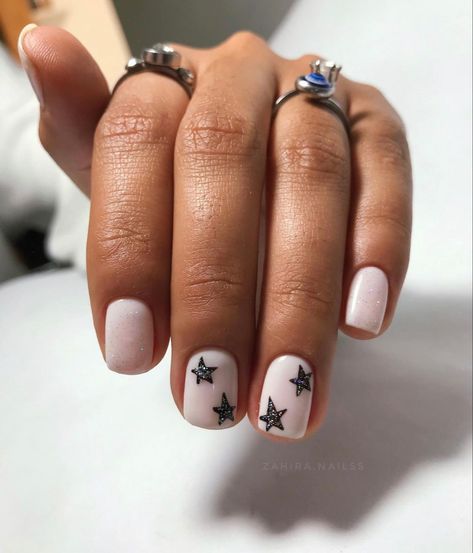 Simple Nashville Nails, Short Concert Nails, Stage Coach Nails, Nashville Nails Ideas Summer, Summer Vegas Nails, Stagecoach Nail Ideas, Summer Concert Nails, Nashville Nail Ideas, Nashville Inspired Nails