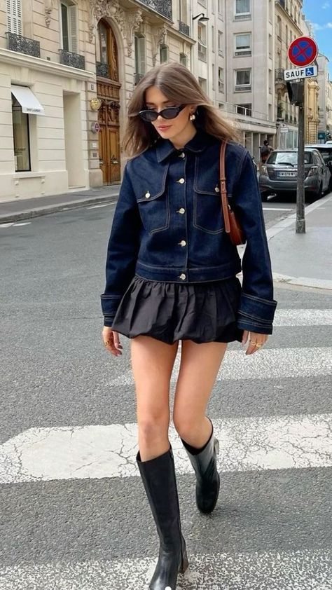 Denim Jacket Mini Skirt Outfit, Fall Outfits Warm Weather Casual, Mini Dress Boots Outfit, Fall Weather Outfits Casual, Fall Warm Weather Outfits, Denim Mini Skirt Outfit Summer, Outfit Ideas Warm Weather, Japan Outfits, Japan Spring